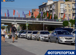 «Делали сквер, а получился веселый аттракцион»: что творится на Привокзальной площади Волгограда в час пик