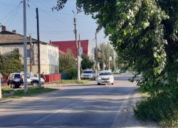 Парень катал школьницу: мотоцикл и легковушка столкнулись под Волгоградом, есть раненые