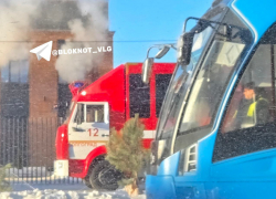 «Те самые бани» полыхали в Волгограде — видео