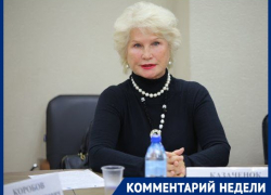 Чуть не прослезилась: статусная волгоградская блондинка получила медаль за профессионализм