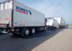 Подробности ДТП под Волгоградом с насмерть зажатым водителем фургона