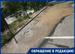 «Так и хлещет»: впечатляющий потоп сняли на видео в Волгограде