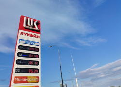 Бензин АИ-92 перевалил за отметку в 58 рублей в Волгограде 
