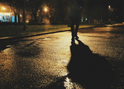 Двое мужчин спасли 17-летнюю студентку от напавшего на нее грабителя с ножом в Волгограде