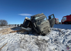 Последствие смертельного столкновения двух фур показали в Волгоградской области 
