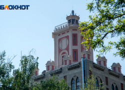 Башню легендарного дома с открыточных видов Волгограда выставили на продажу и раскрыли ее изнанку