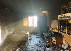 Мужчина и женщина погибли в полыхающей квартире под Волгоградом