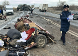 «Жигули» разорвало, водитель погиб: публикуем шок-видео ДТП под Волгоградом