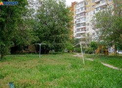 Полуголого малыша нашли возле подъезда в Волгограде