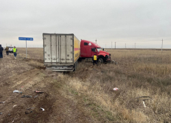 В Волгоградской области в жутком ДТП с участием грузовика погибли два человека
