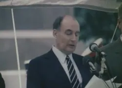 Сейчас такое сложно представить: зачем президент Франции участвовал в митинге в Волгограде