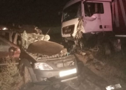 Двое взрослых и 10-летняя девочка погибли в тетра-ДТП под Волгоградом: видео