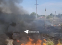 «Это у нас прямо за забором»: утренний пожар напугал волгоградцев