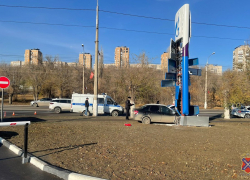 В щит газовой заправки влетела LADA в Волгограде, водитель погиб