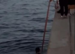 Тонущего подростка чудом спасли на Центральной набережной в Волгограде 