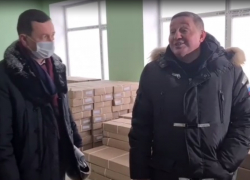 Волгоградский губернатор заставил мычать строителя детского сада: видео