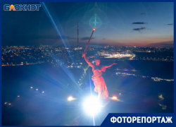  Легендарный Мамаев курган в «Лучах Победы» в объективе фотографа: смотрим, как это было