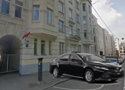 Чистота иномарок и парковка представительства Волгоградской области в Москве обойдется бюджету в 1,5 млн рублей