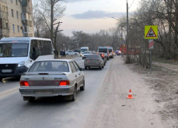 Выходящую из маршрутки волгоградку возле закрытого Марийского моста сшиб мотоцикл