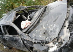Пожилой водитель погиб в перевернувшейся Toyota Corolla под Волгоградом