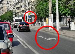 В центре Волгограда водителям устроили западню на дороге
