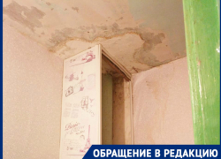 «Воды в подвале по колено, проводку замыкает»: в Волгограде жильцы четвертый день ждут приезда аварийной службы