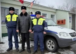 Доставщик угодил в снежный плен в Волгоградской области 