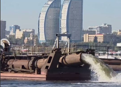 Уникальный гигантский водяной пылесос засветился на видео в центре Волгограда