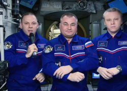 Поздравление с 23 февраля с орбиты передал автор звездных снимков из Волгограда