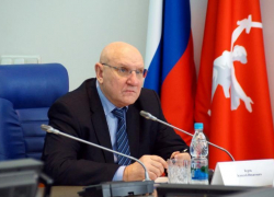 Кандидату в волгоградские губернаторы дарят подарки, не нарушая предвыборное законодательство