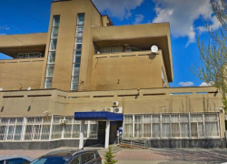 Прорыв возле управления ФССП устраняют в Волгограде 