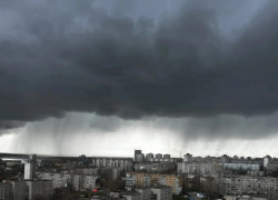 Экстренное предупреждение из-за ливня с градом объявило МЧС в Волгоградской области 