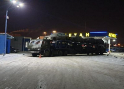 Груженный машинами КамАЗ сбил своего водителя в Волгоградской области