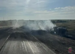 Грузовик с цистерной загорелся на трассе под Волгоградом 
