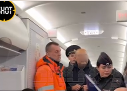 Астраханца сняли с рейса за дебош на самолете из Волгограда в Москву