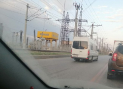 «Будет беда»: водители и пассажиры требуют наказать едущих по «встречке» по мосту через ГЭС маршрутчиков