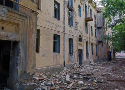 Семиклассник выпал со 2-го этажа заброшенного дома в Волгограде