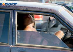 На въезде в Волгоград авто стоят в 1,5-часовой пробке на жаре