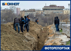 Перекопан газон, выворочена плитка: в благоустроенном сквере Пушкина снова ремонт