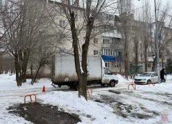 "Газель" раздавила волгоградку в тихом дворе