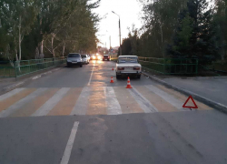 В Волжском автоледи на «зебре» сбила двоих детей