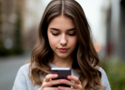 Восьмиклассницу из Волгограда заставили провести видеобыск в доме и перевести накопления родителей