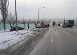 Угробила пассажира водитель Toyota Camry в Волгограде и сама попала в больницу