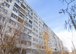 Жильцов многоэтажки срочно эвакуировали на юге Волгограда 