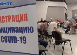 «Насмотревшись на смерти, положительно относишься к спасению от COVID-19»: экскурсия по крупнейшему центру вакцинации в Волгограде