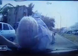 На видео попало смертельное ДТП на юге Волгограда