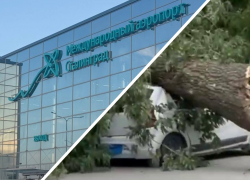 Страшный шторм буйствует в Волгограде: машины всмятку, рейсы задержаны, деревья вырваны