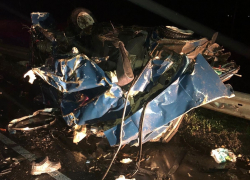 Из комка металла извлекли два трупа: видео жуткого ДТП на волгоградской трассе