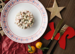 Салатный баттл: вкусный и выгодный новогодний стол