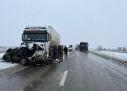 УАЗ разорван, повсюду обломки: на трассе под Волгоградом в снегопад погиб 22-летний